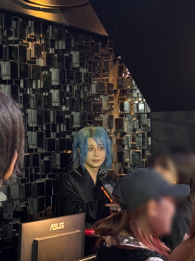 農宴祭でDJをする社美緒さん